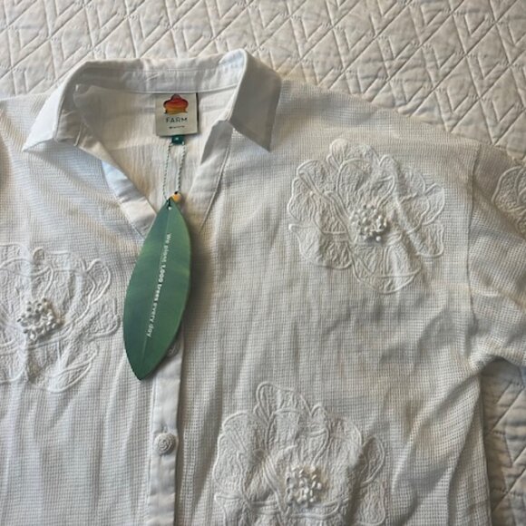 FARM RIO Embroidered Blouse with Appliques and Beaded Buttons - Picture 6 of 9